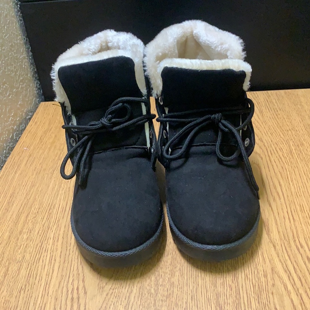 Winter boots - Picture 1 of 3